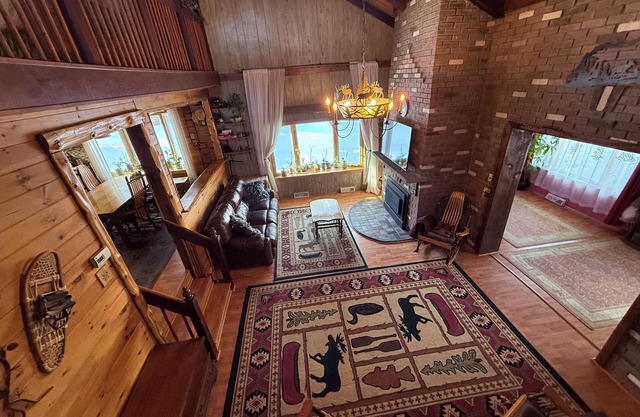 Spacious Adirondack House in Otter Lake