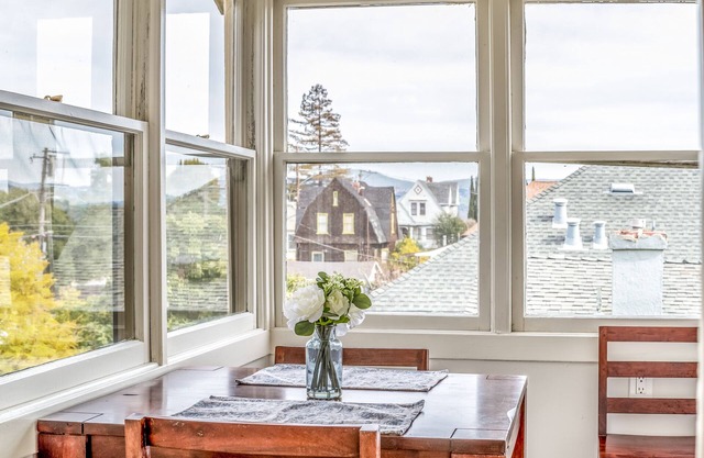Spacious and Beautiful Apartment Close to Wine Country