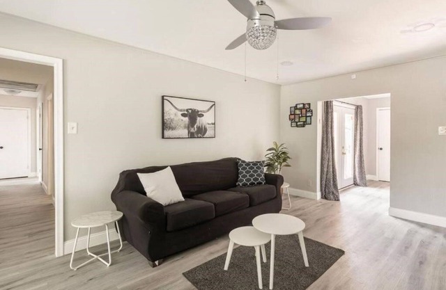 Spacious, and centrally Located, 25 minutes from the Center of Downtown Dallas