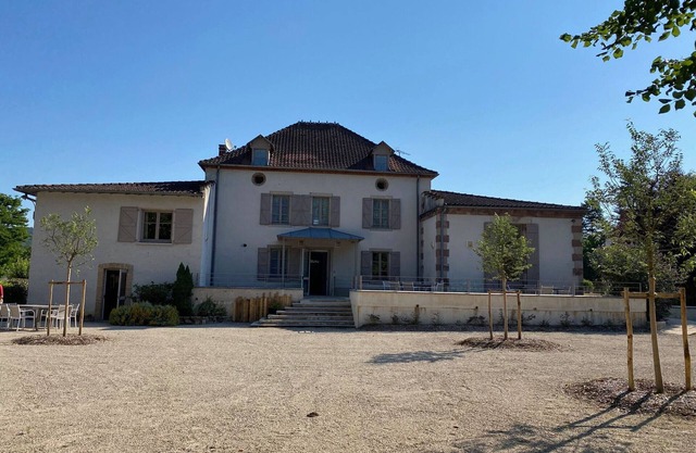 Geräumige und komfortable Unterkunft in Feneyrols nahe dem Aveyron