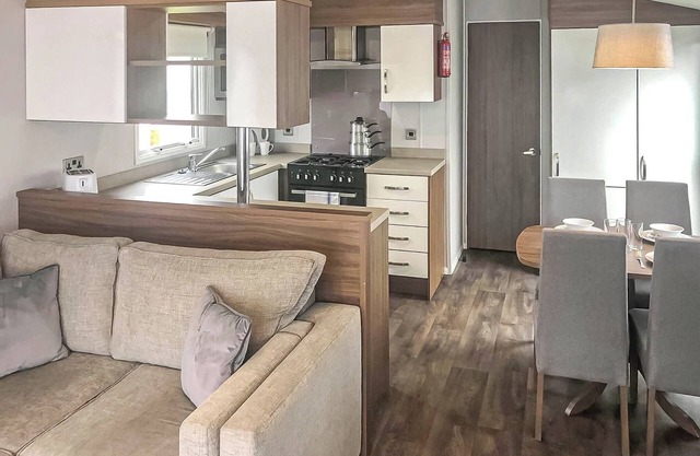 Spacious and comfortable 12ft-wide caravan with one double with en suite W.