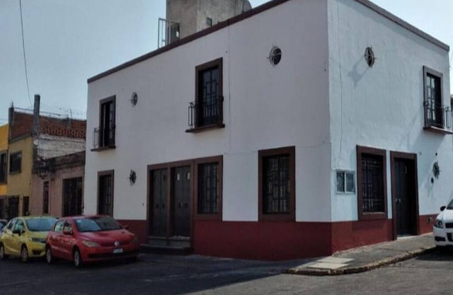 Spacious and comfortable Suite in the center of the city.