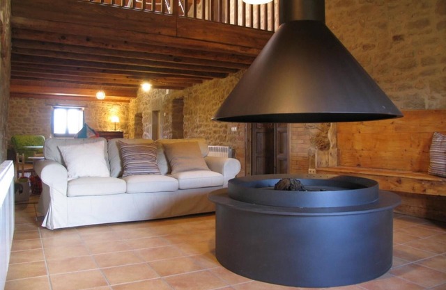 Spacious and comfortable house with private pool. Porch with barbecue. Wifi