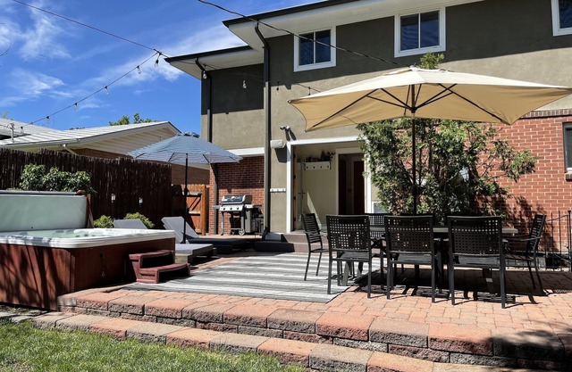 Spacious and Comfy Optimal Location w Hot Tub & Home Theater