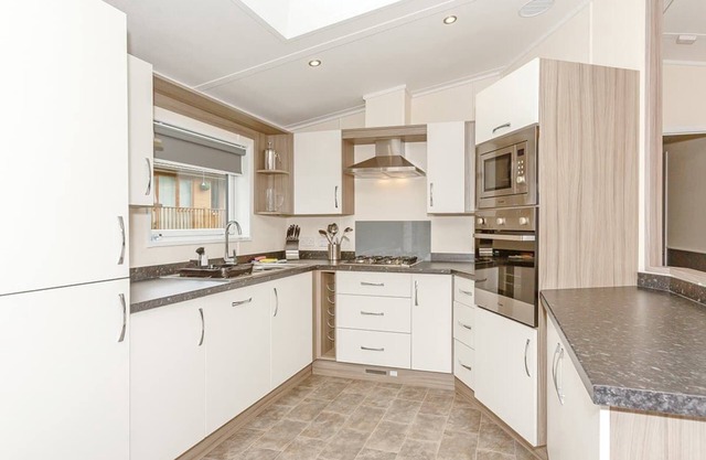 Spacious and contemporary lodge with one double with en suite shower and one twin.