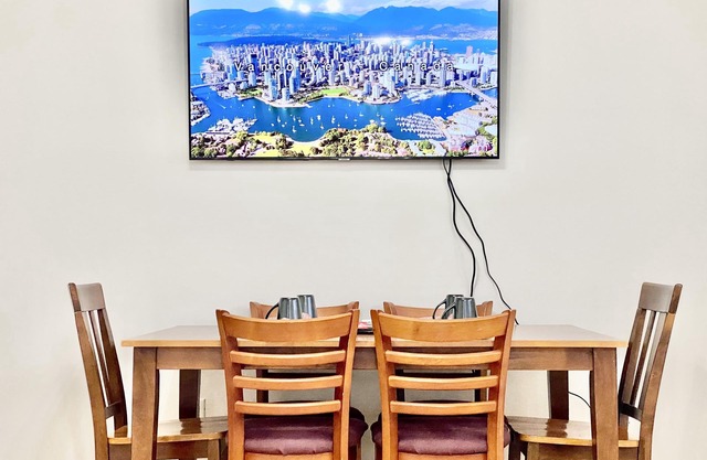 Spacious and cozy ground-level 3-bed suite. Walk to Metrotown Mall and Skytrain!