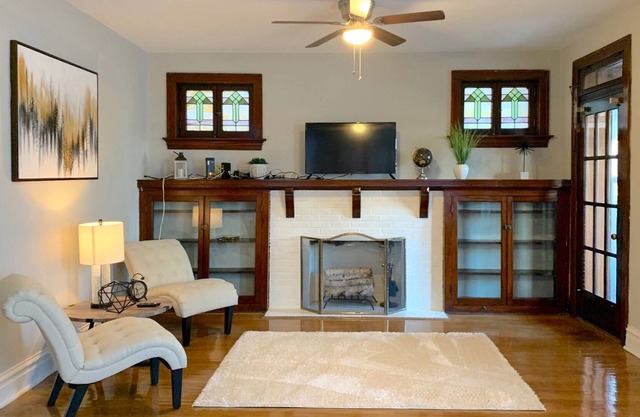 Spacious and Cozy Home in a Great Area Next to Parks and Close Downtown!