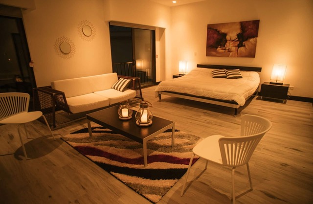 Geräumiges und elegantes Penthouse / Apartment auf der Etage, 100 m vom Strand entfernt.