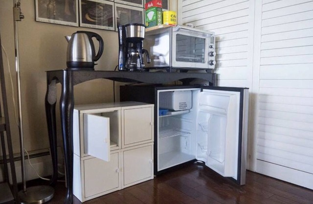 Spacious and Luminous Guest Suite Apartment & Office on Floor 2 of a Townhouse
