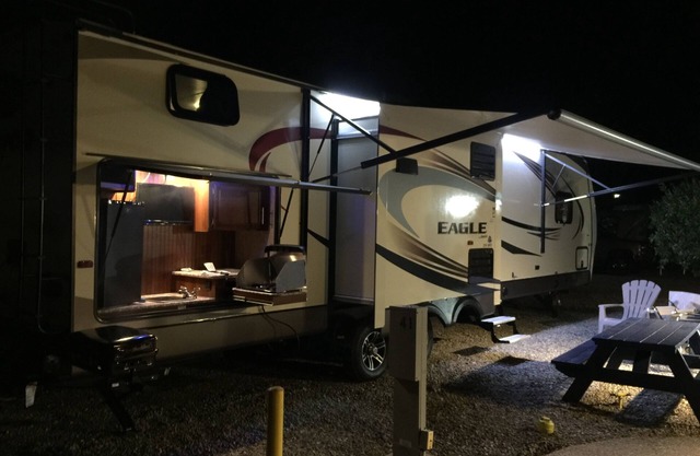 Geräumiger und luxuriöser 37-Fuß-Rv-Anhänger