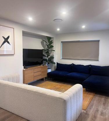 Spacious and Modern - 12 minute drive from CBD!