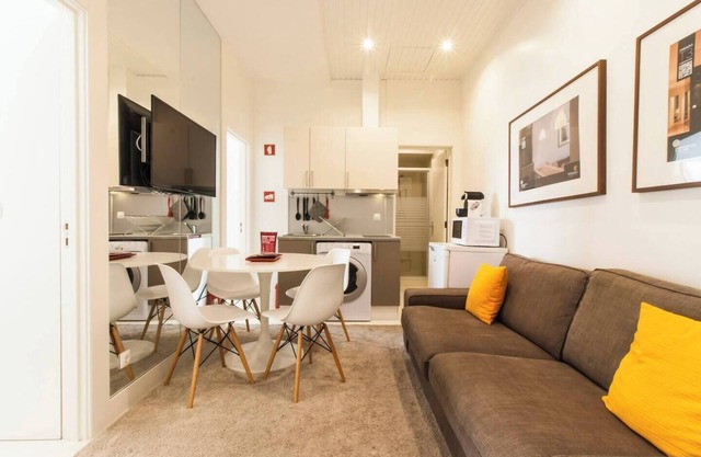 Spacious and Modern Apartment in Chiado