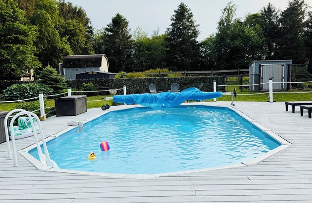 Spacious and Renovated Summer Home with w/ Pool & Hot tub