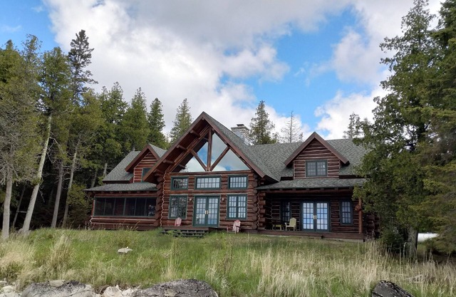 Spacious and secluded lakefront! Modern log home on Lake Huron