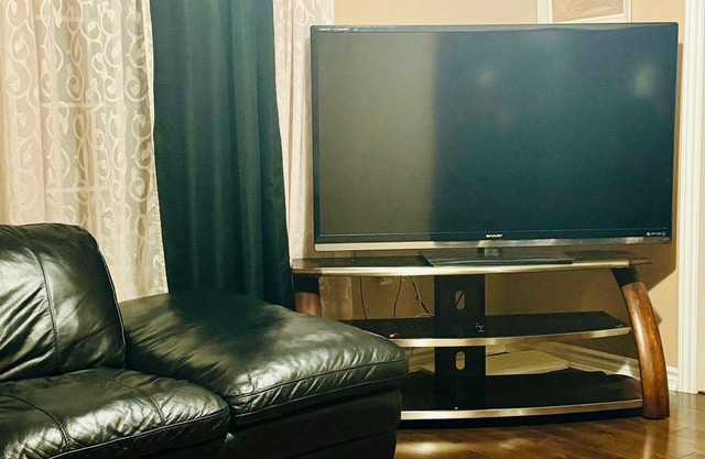 Spacious and Serene 4-Bedroom Retreat in Barrie