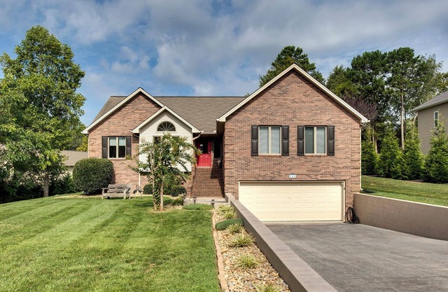 Spacious and Stunning Tellico Village Home