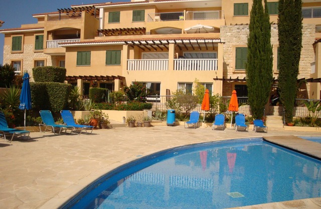Spacious apartment with very large balcony close to all amenities