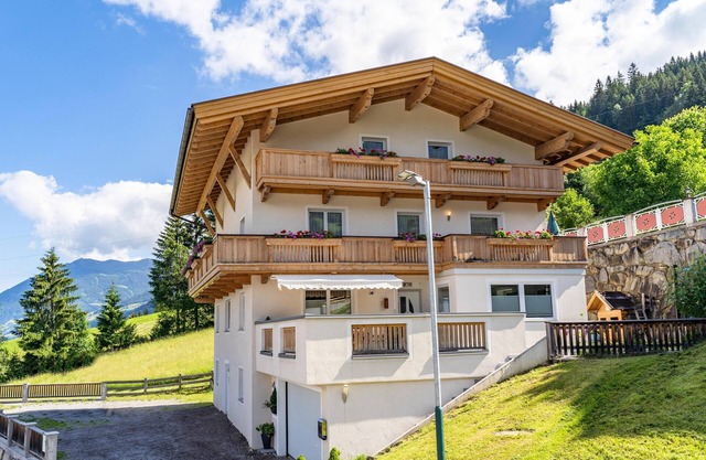 Geräumige Wohnung mit 2 Balkonen und Aussicht