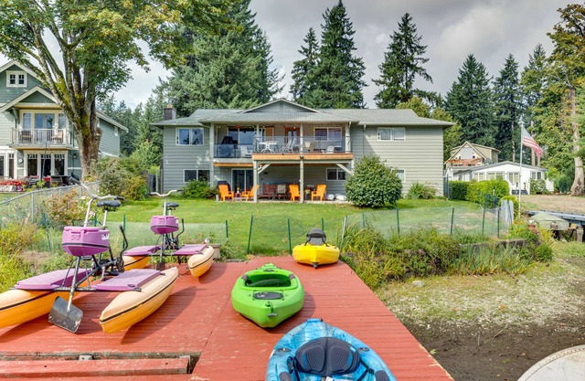 Spacious Apartment on Lake Sawyer w/ Fireplace!