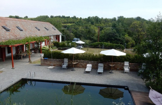 Geräumiges Apartment mit Nutzung des Schwimmteichs in einem ruhigen Dorf