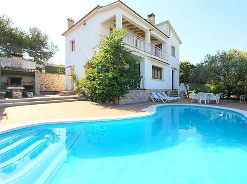 Spacious Apartment in Canyelles with Private Pool