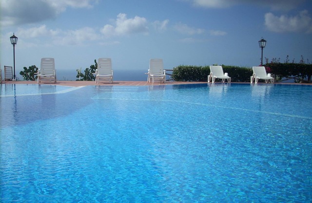Geräumiges Apartment mit Blick auf das Meer, die Berge, Tropea und den Stromboli