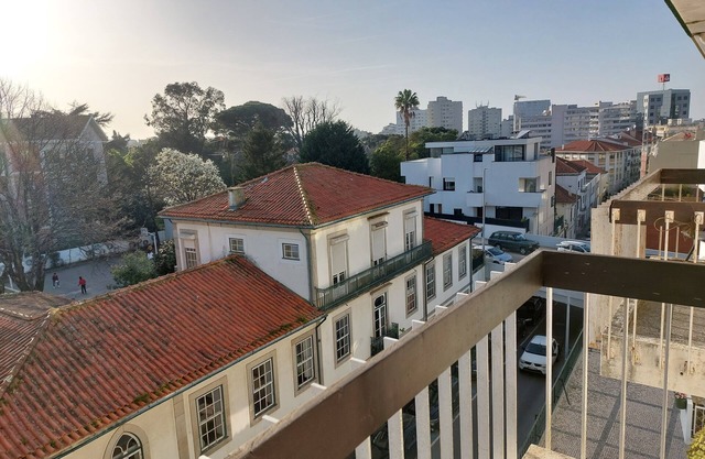Spacious apartment with private Parking near Serralves Gardens and the Beach