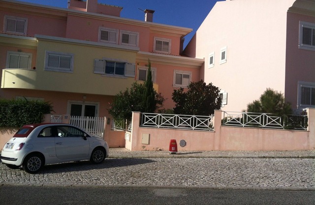 Sehr schöne geräumige Wohnung mit sonniger Terrasse / Garten / PSICINE