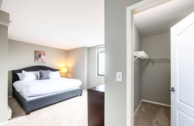 Spacious Apt with Gym-BSC-219J