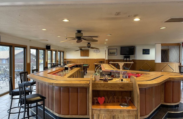 Spacious Bayside Retreat in Door County. All the views and not the traffic.