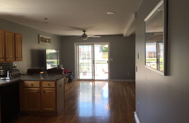 Spacious Beach House walking distance to the beach