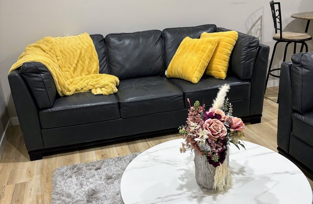 Spacious & Beautiful 2 bdrm Suite in family friendly, quiet & safe neighborhood