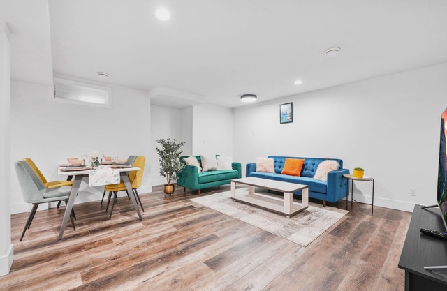 ⭐️spacious⭐️Beautiful⭐️Sleeps 6⭐️centrally located⭐️Fast Wifi⭐️Self Check In⭐