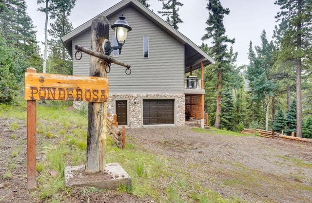 Spacious Beaver Getaway Near Eagle Point Resort!
