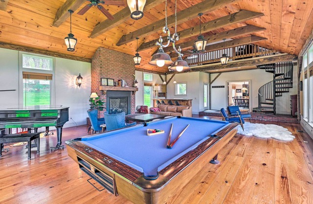 NEW! Spacious Berkshires Retreat ~ 3 Mi to Skiing!