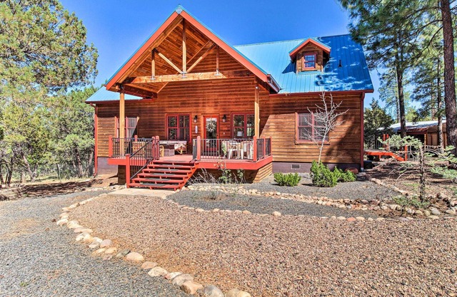 Evolve | Spacious Bohemian Cabin 9 Miles to Lake!