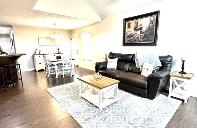 Spacious Bowling Green Retreat!