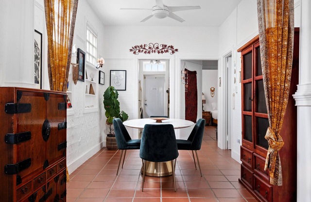 Spacious & Bright 2bd Apt, Steps to Sand w/ Generator!