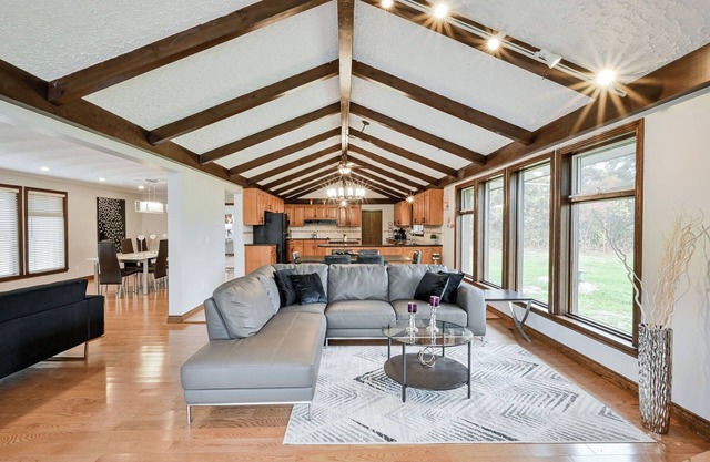 Spacious~Bright~3BR~Pool~Foosball~Sauna