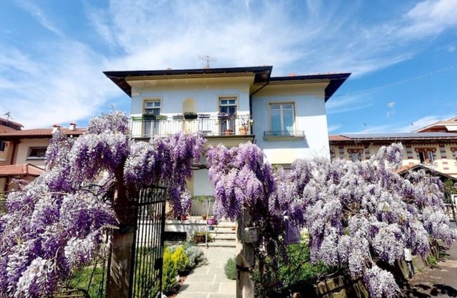 Spacious bright and quiet house with garden in Bra