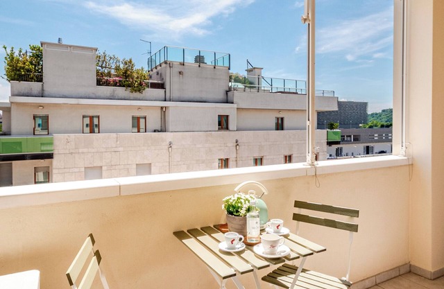 Spacious & Bright & Private Parking in Florence,Just Minutes to Historic Center