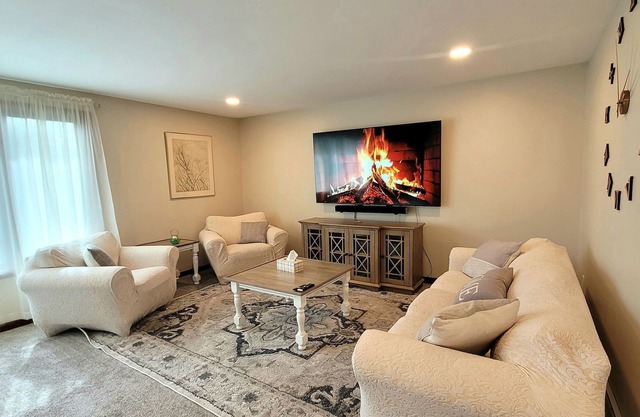 Spacious Buffalo Home Near Niagara Falls/Bills Stadium