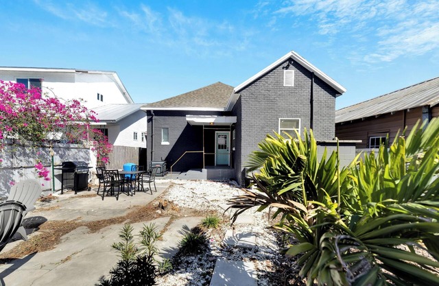 [Spacious Bungalow] Modern & Cozy Comfort