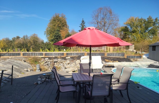 Spacious Country Retreat Near K&P Trail* Hot Tub* Water Access & Heated Pool