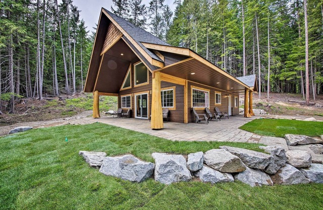 Spacious Cabin by Elkins Resort and Priest Lake