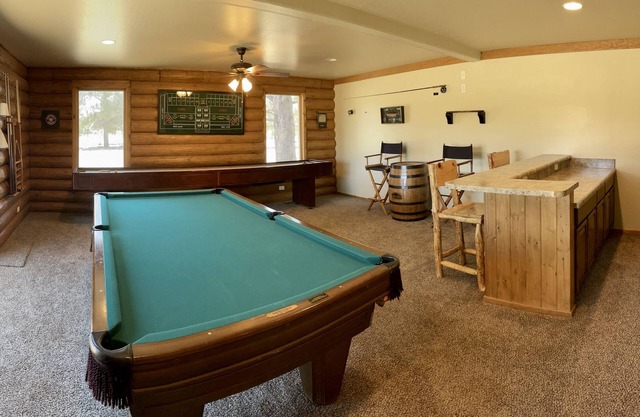 Spacious cabin near Flagstaff & Williams w/ views of Snowbowl & National Forest