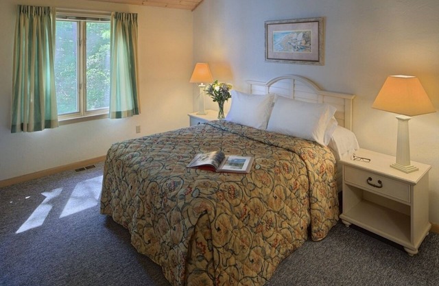 Spacious Cape Cod Condo Sleeps 6