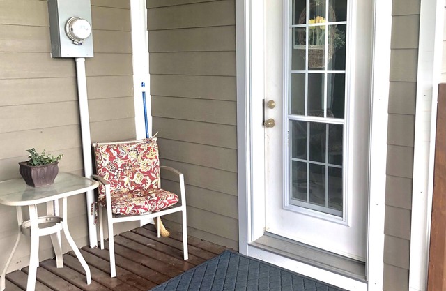Spacious Carriage Suite in the Peaceful Foothills of the Canadian Rockies!