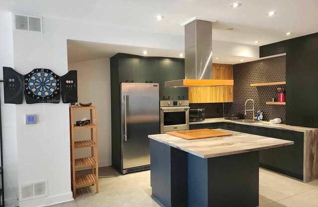 Spacious, central and newly renovated! Large, renovated, great neighborhood!