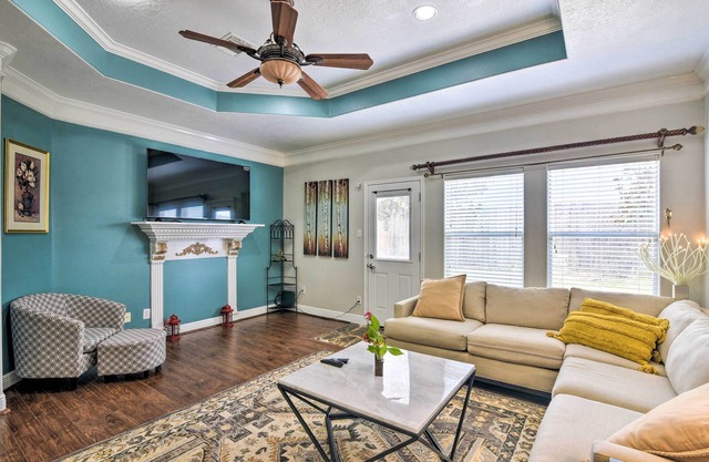 Spacious & Central Katy Retreat: 27 Mi to Houston!
